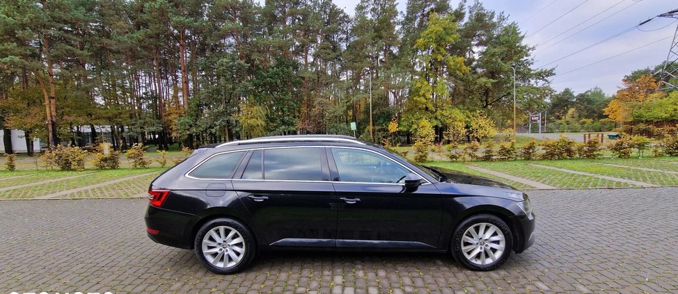 Skoda Superb cena 89800 przebieg: 144000, rok produkcji 2017 z Warszawa małe 742